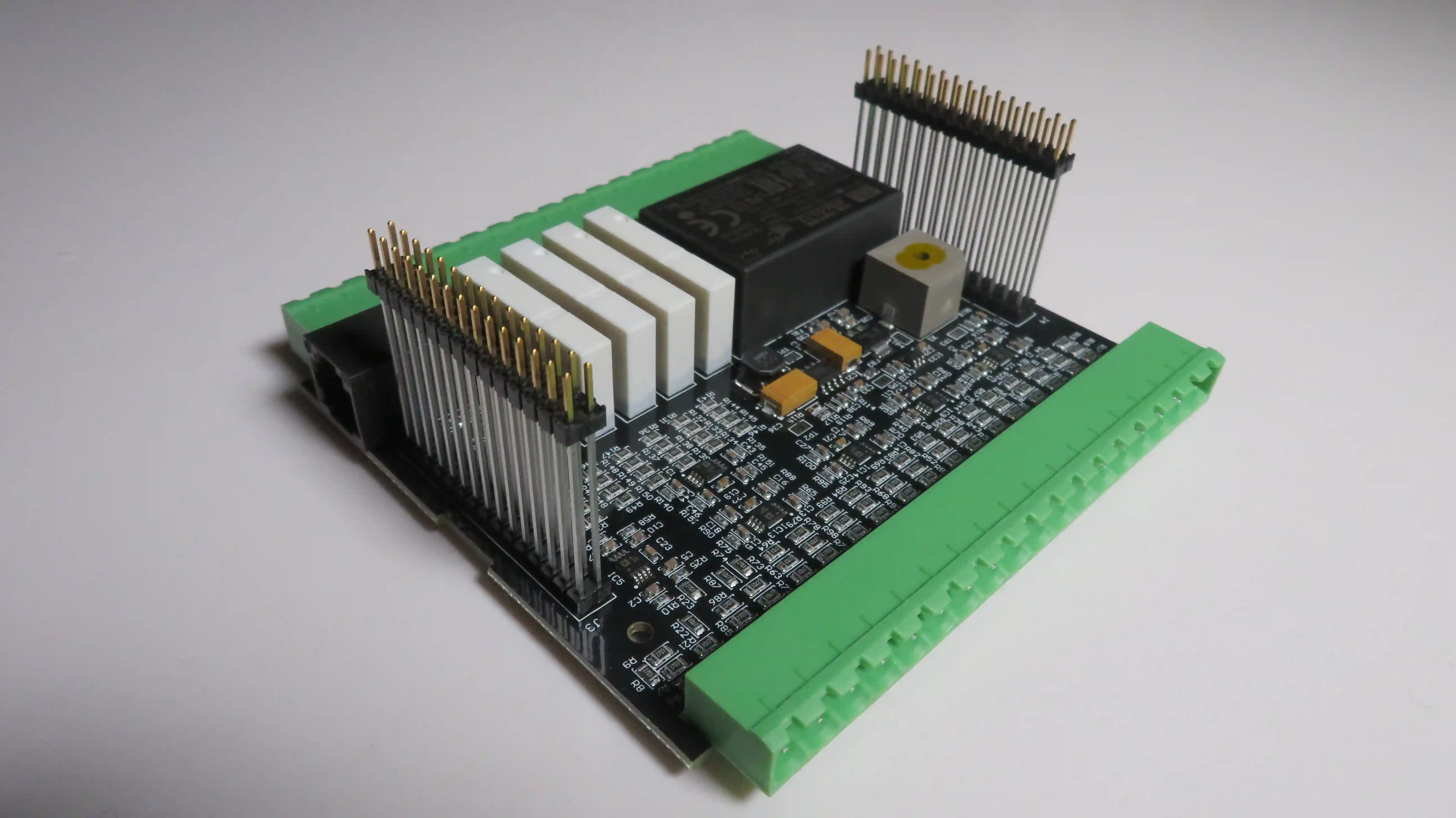 Through-Hole Assemblage